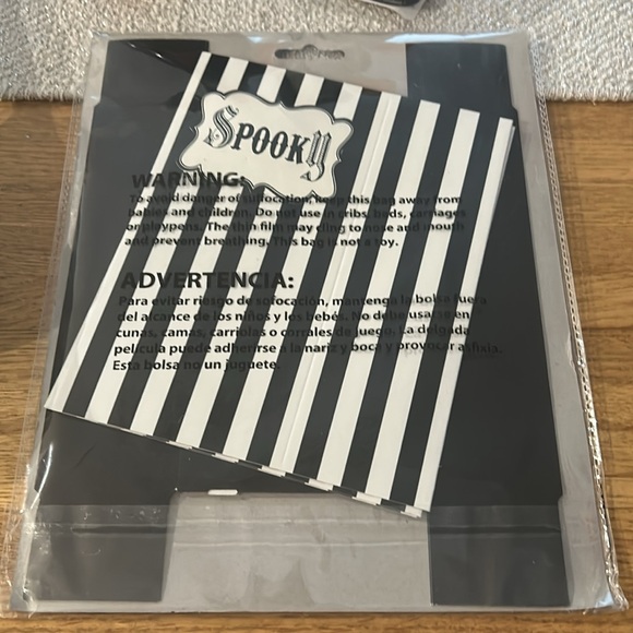 Halloween party 🎃👻 kitschy decor - assortment of 12 items - NWT - Picture 10 of 14